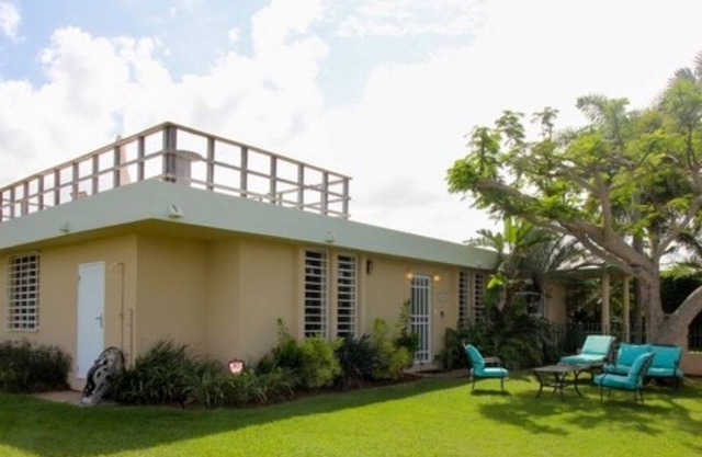 Hermosa casa con vista al mar en el área de Ramey, la mejor ubicación, cerca de todo.