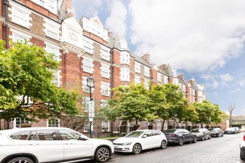 Beautiful One bedroom Flat in Scott Ellis Gardens