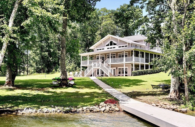 Beautiful, Peaceful Lake Home | Stunning Watts Bar Lake!
