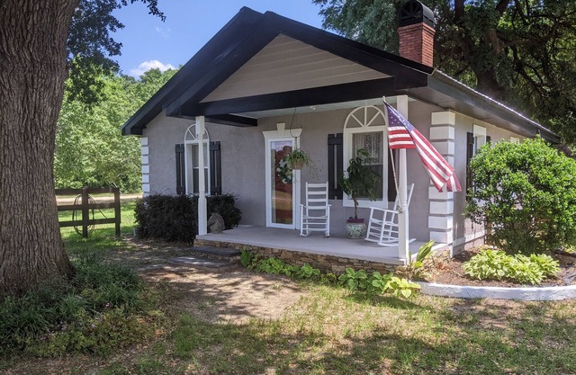 Hermosa, PET FRIENDLY Country Cottage !!!
