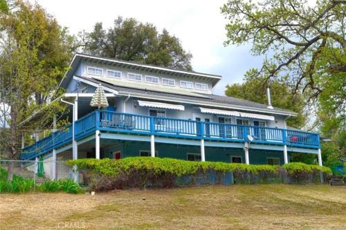 Beautiful Pet-Friendly Spacious Lodge near Yosemite & Lakes 12 Beds 6 BR up to 16 people