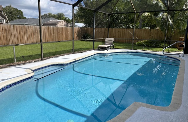 Hermosa piscina privada / patio en casa, recientemente renovada