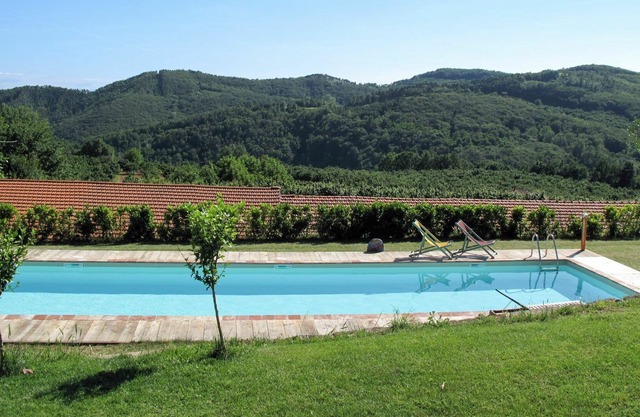 Preciosa casa de vacaciones privada con internet, piscina, patio, mascotas permitida y aparcamiento