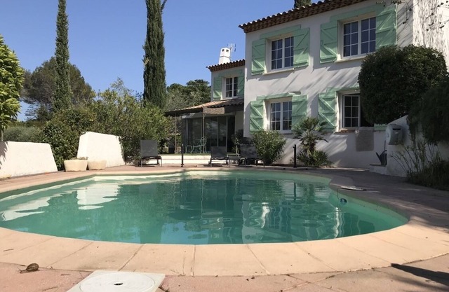 Hermosa villa provenzal con piscina privada y vistas impresionantes