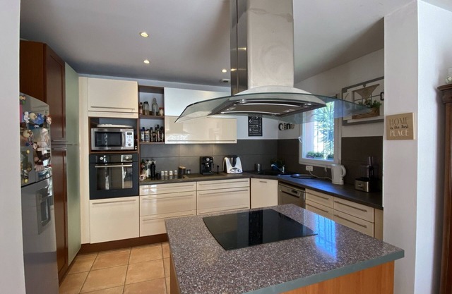 beautiful Provencal villa in the southern district of Marseille between the sea and the creeks