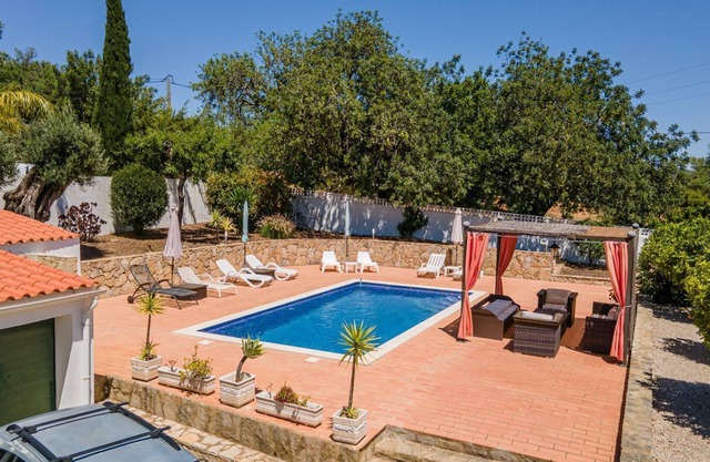 Beautiful villa, private pool, garden, lovely views to the sea & over the hills