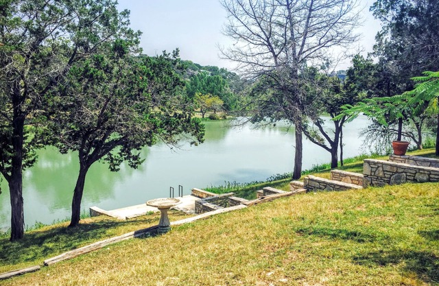 Hermosa propiedad frente al río en el río Guadalupe