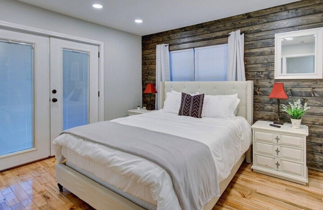 Beautiful Spacious 3 BR Home Near Shops & Hospital