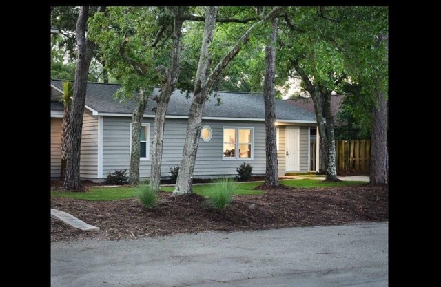 Beautiful & Spacious 3BR/2BA Home with POOL & Fire Pit-Sleeps8