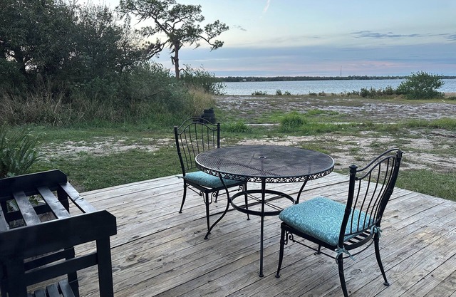 Beautiful sunset Lakeview cottage