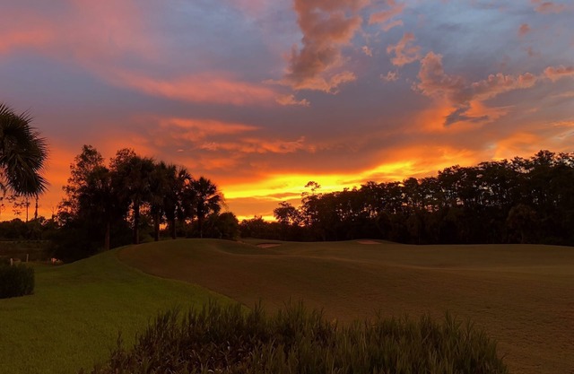 Hermoso condominio de golf de Naples actualizado en Cypress Woods CC
