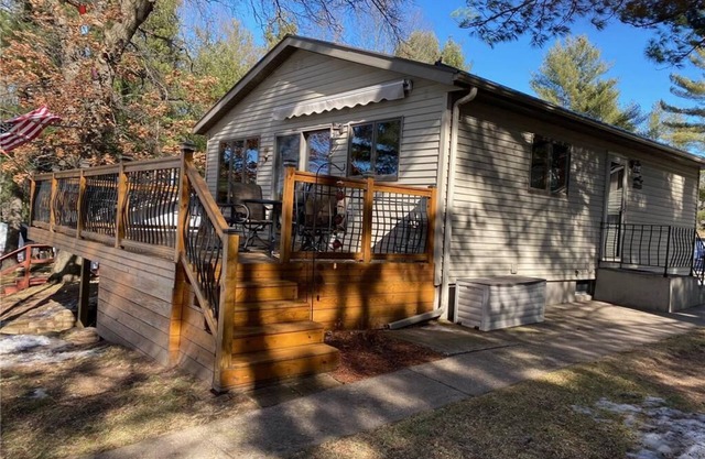 Beautiful views / Private Beach / Clean & comfortable cabin!