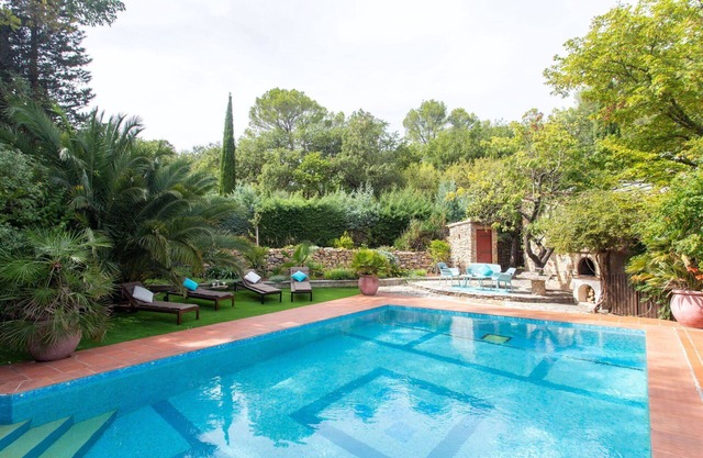 Preciosa casa de vacaciones para 4 personas con WIFI, piscina privada, A/C, TV y aparcamiento