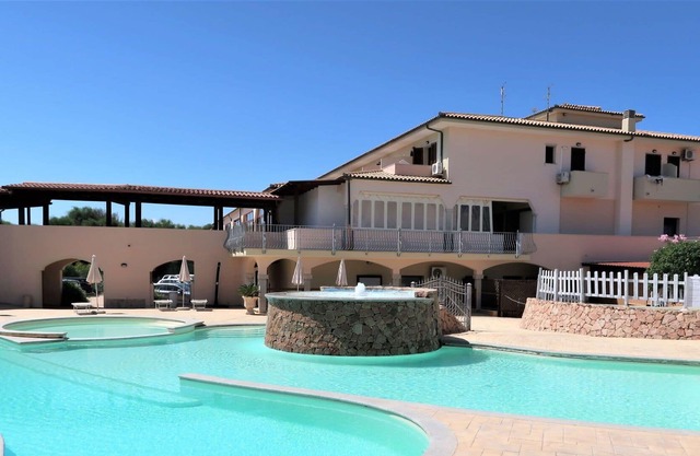 Preciosa casa de vacaciones con piscina, WIFI, A/C, TV, mascotas permitida y aparcamiento