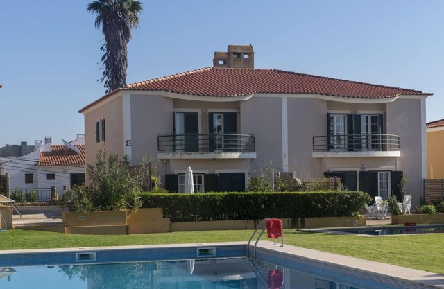 Beautiful villa for 6 guests with WIFI, pool, TV and balcony