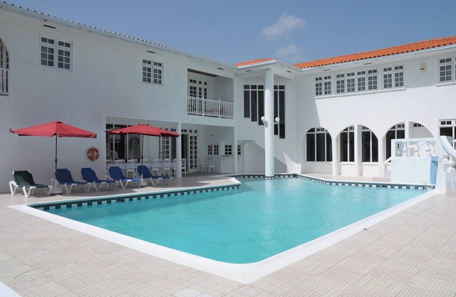 Hermosa villa, gran piscina, jacuzzi, playa privada, aire acondicionado, bar junto a la piscina