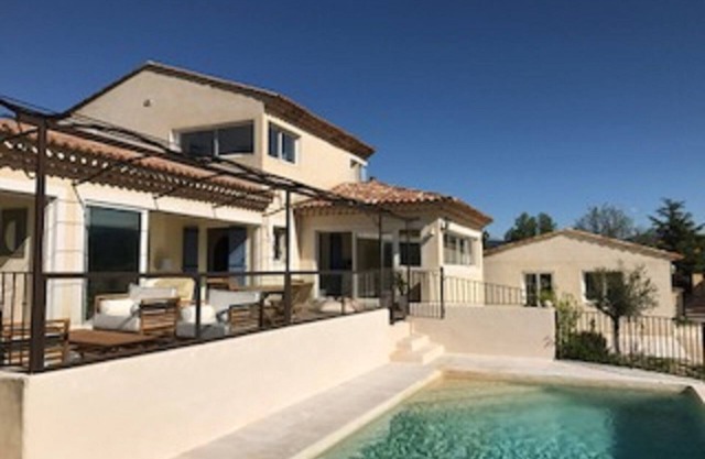 Hermosa villa de 200 m2 con vista y 2 casas de la piscina cerca de Roussillon luberon