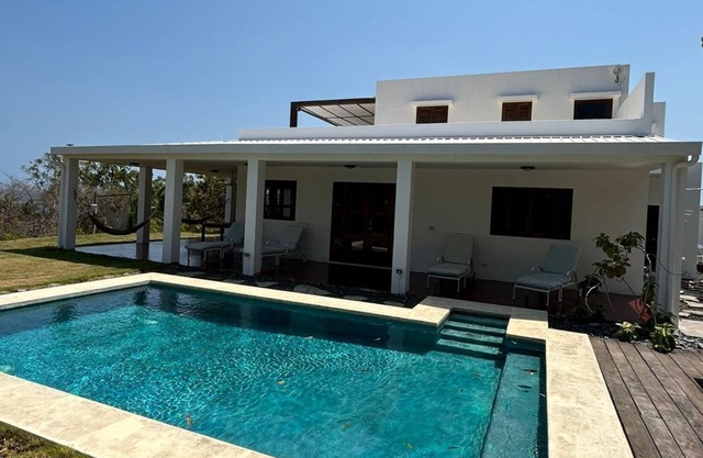 Beautiful White House on Destiladeros Hills