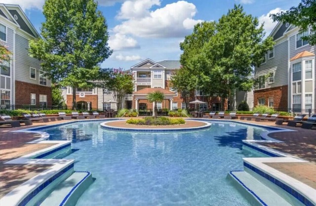 Beautifully decorated 2BR 2BA apartment home heart of Ballantyne