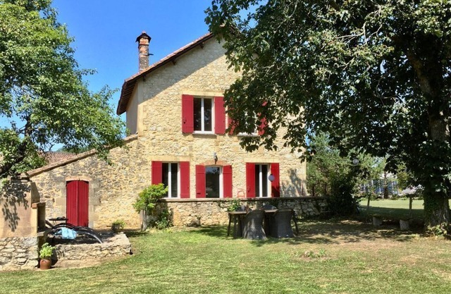 Bellamente restaurada casa de 2 dormitorios con piscina privada y barbacoa.