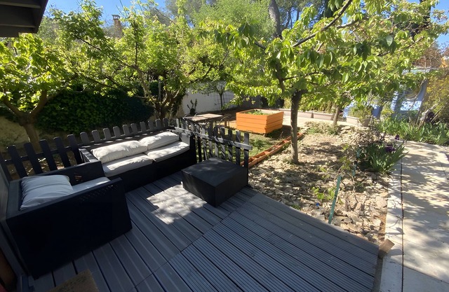Bed and Breakfast 'Orange' with Shared Pool, Wi-Fi and Air Conditioning