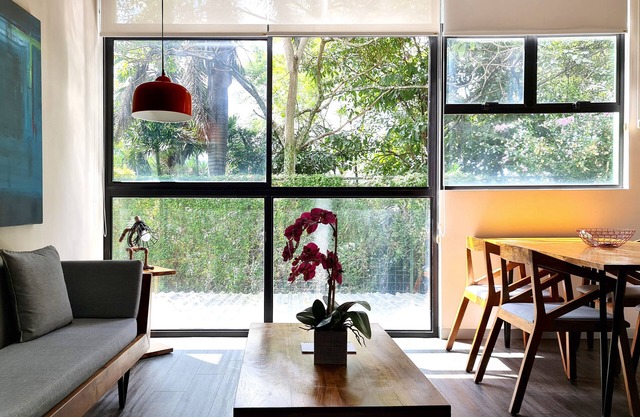 BEE Suites Santa Ana