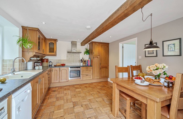 Beech Cottage - sleeps 4 guests in 2 bedrooms