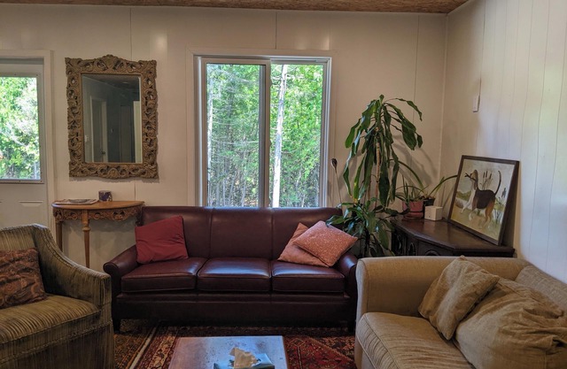 "Beecholm" steps away from Lake Huron with all the comforts of home.