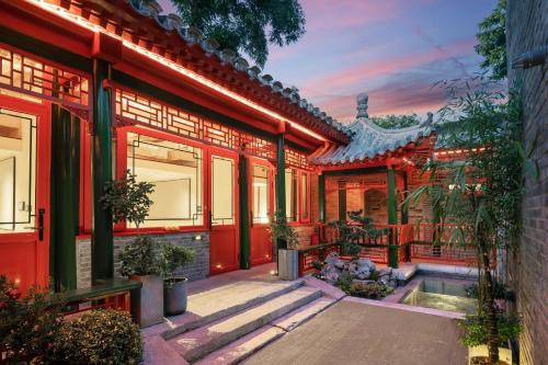 Beijing Xin xiang YaYuan Countyard Hotel&NearWang Fu Jing Forbidden City Lama Temple and Summer palace,5 minutes walk from subway ,Free Laundry and coffee