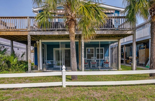 Below Deck Beach House Walk to the Ocean!