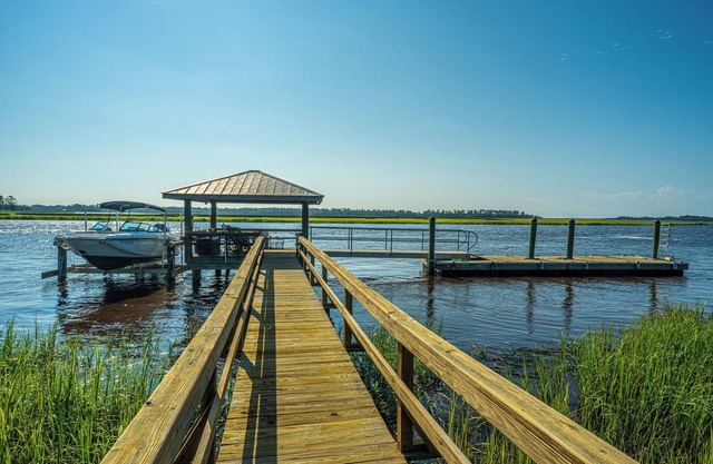 BENNETT’S POINT BUNGALOW ON DEEP WATER WITH PRIVATE DOCK ACCESS