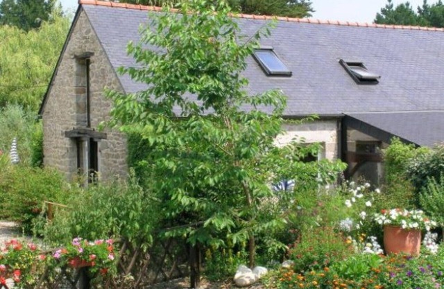 Benodet 4 casas rurales y 5 apartamentos en hermoso y seguro 8 Acre Country Garden