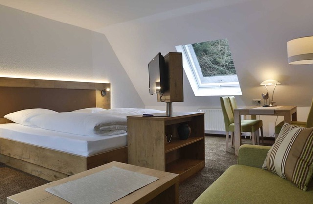 Berggasthof Linde - habitación doble con WC y ducha / baño incl. desayuno