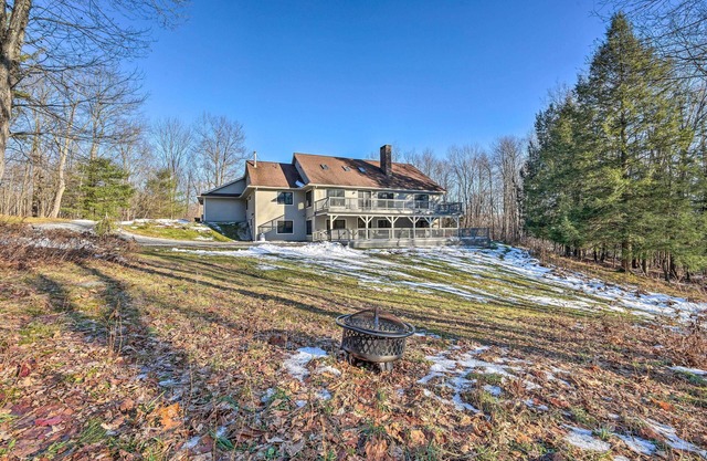 Berkshires Apt w/ Deck & Mtn Views!