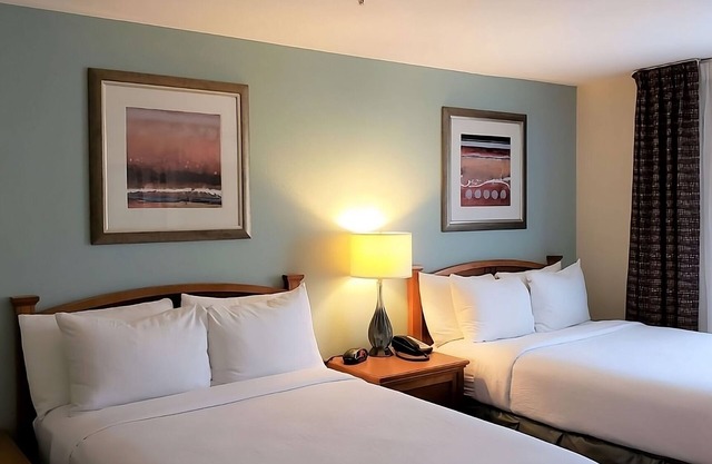 Best Place to Enjoy! Kid-friendly Accommodation w/ Free Breakfast! Pool Onsite!