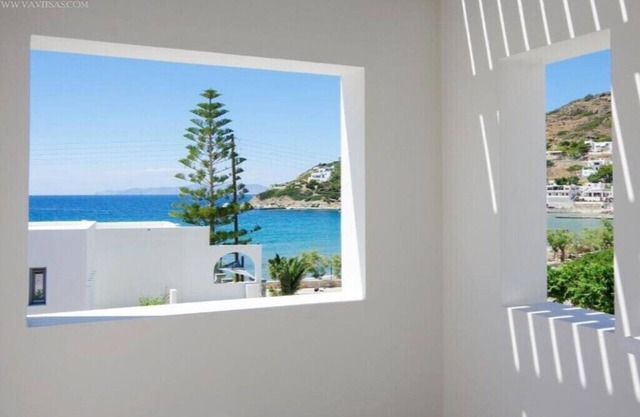 BH782 - C - Suite Syros