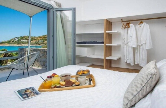 BH784 - C - Suite Syros