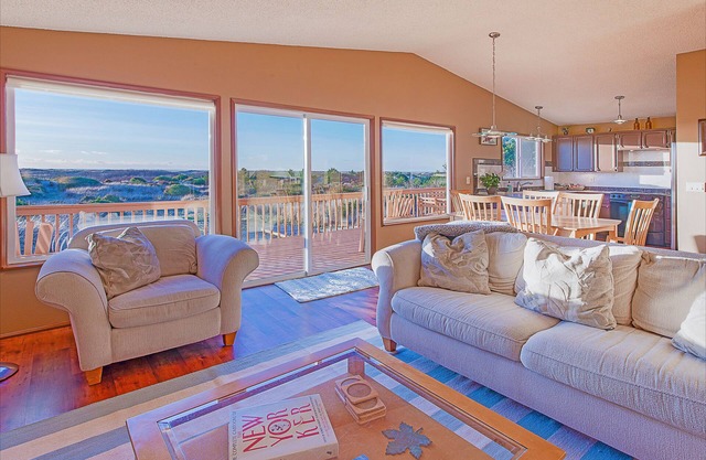 Big Bold House on the Dunes, Easy Walk to the Mighty Pacific Ocean