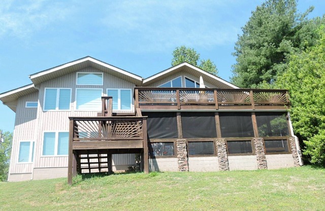 Big Lake Views Tims Ford Lake! Mucho espacio y excelente para reuniones familiares