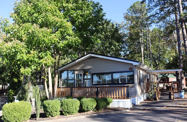 Birdsong Resort Cottage #12 View of KY Lake - Camden TN