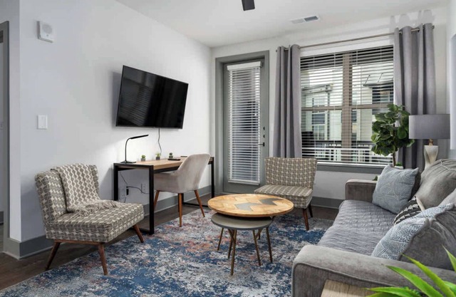 Birmingham Luxury: 2BR Apartment w/ Pool & Gym