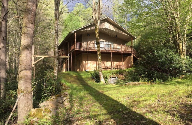 Black Bear Cottage por el arroyo
