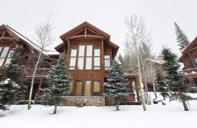 Excelentes tarifas para Black Eagle Luxury, ski in / out, vistas increíbles.