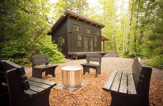 Blackberry Hollow ~ Luxury Off-Grid Glamping Near Gold Bar, WA