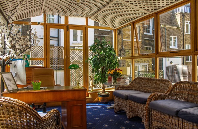 Blades Hotel