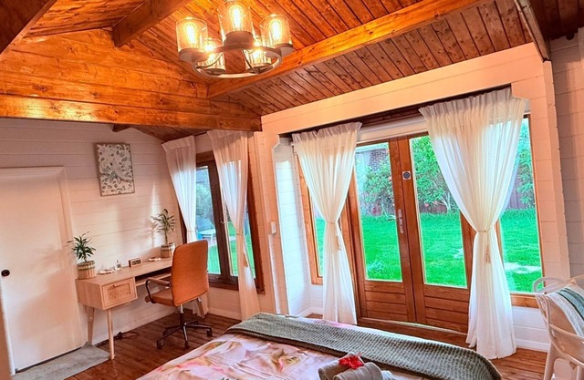 Blissful Wooden Haven entire place is yours, 5 mins drive/ train from Parramatta