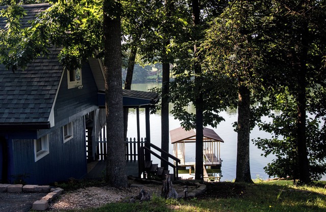 Blue Lake Haven - Boone Lakefront Cottage w/ Dock!