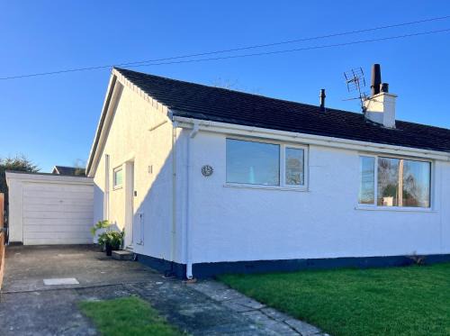 'Blue Sky' 2 Bedroom Enclosed Garden Parking WiFi
