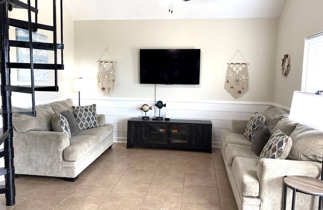 Blue Water Villa A - Beach Access - Island Realty