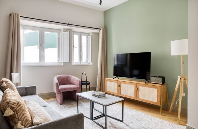 Blueground | Estrela, furnished & equipped